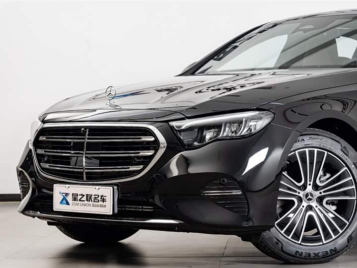 Photo 3 - Mercedes-Benz E-Class