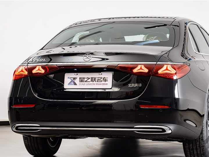 Photo 8 - Mercedes-Benz E-Class