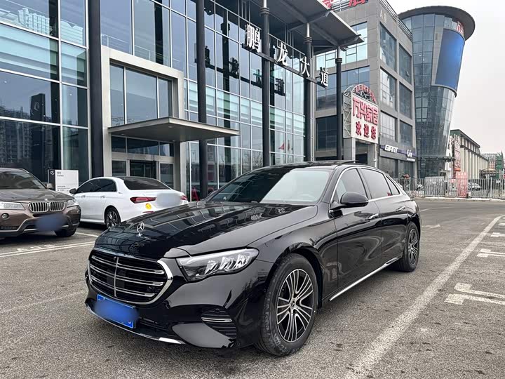 Фото 1 - Mercedes-Benz E-Class