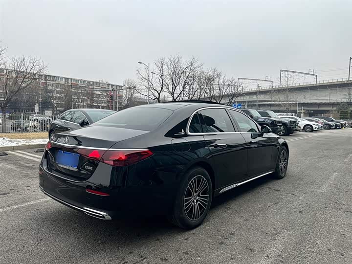 Фото 4 - Mercedes-Benz E-Class