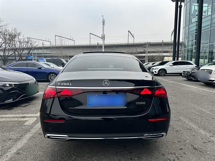 Фото 5 - Mercedes-Benz E-Class