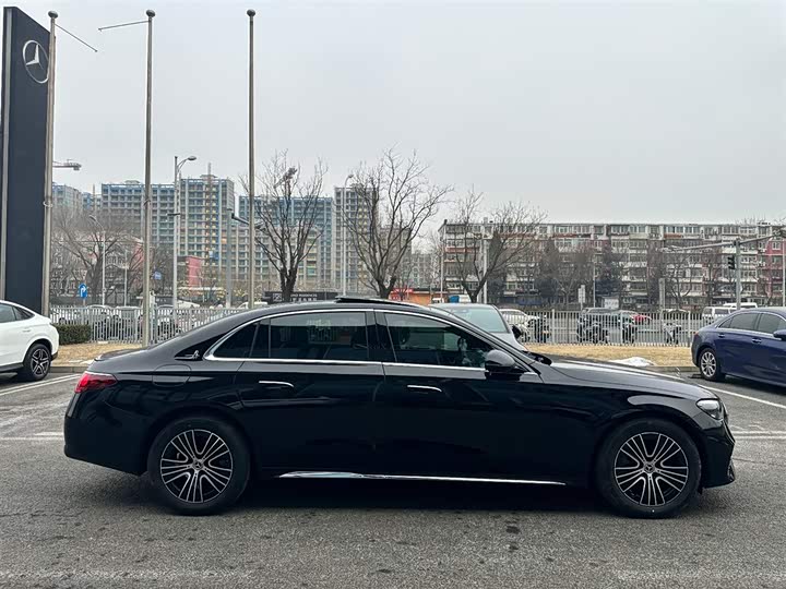 Фото 7 - Mercedes-Benz E-Class