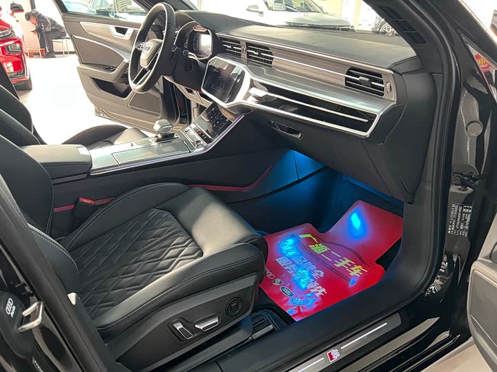 Фото 9 - Audi A6L