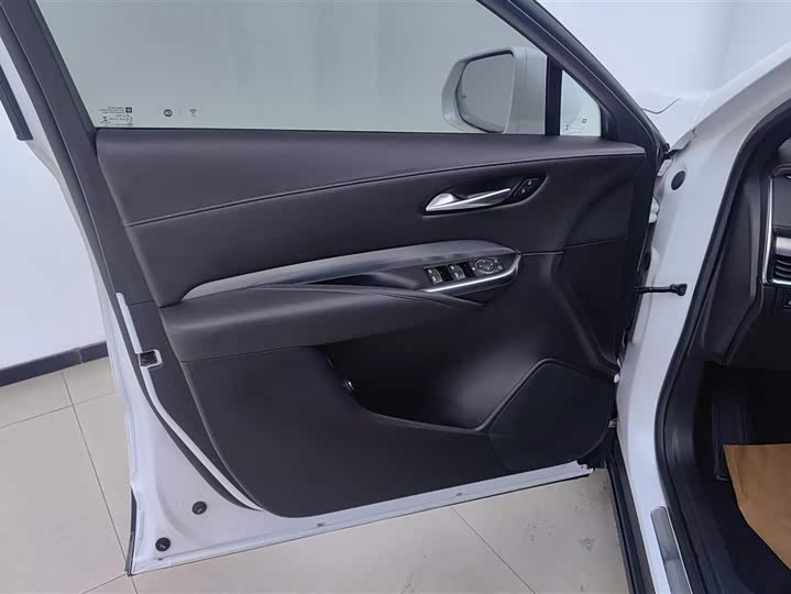 Фото 7 - Cadillac XT4