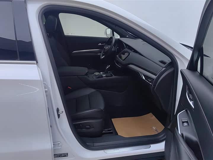 Фото 8 - Cadillac XT4