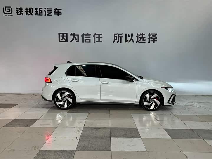 Фото 6 - Volkswagen Golf GTI