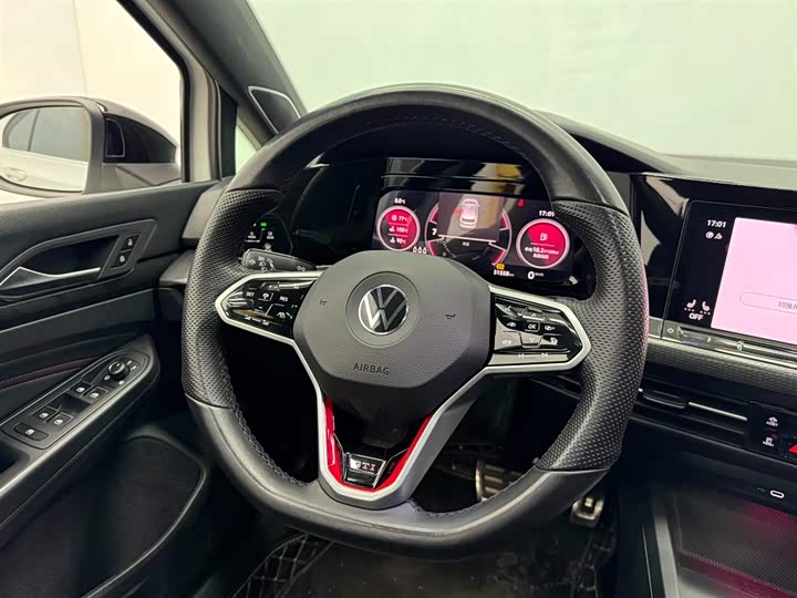 Фото 8 - Volkswagen Golf GTI