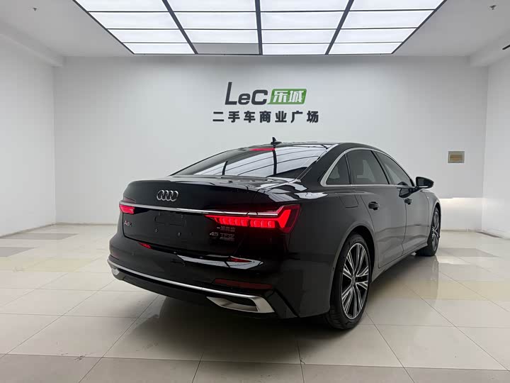 Фото 5 - Audi A6L