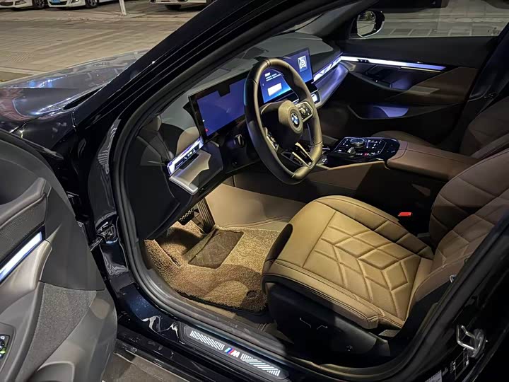 Фото 3 - BMW 5 Series