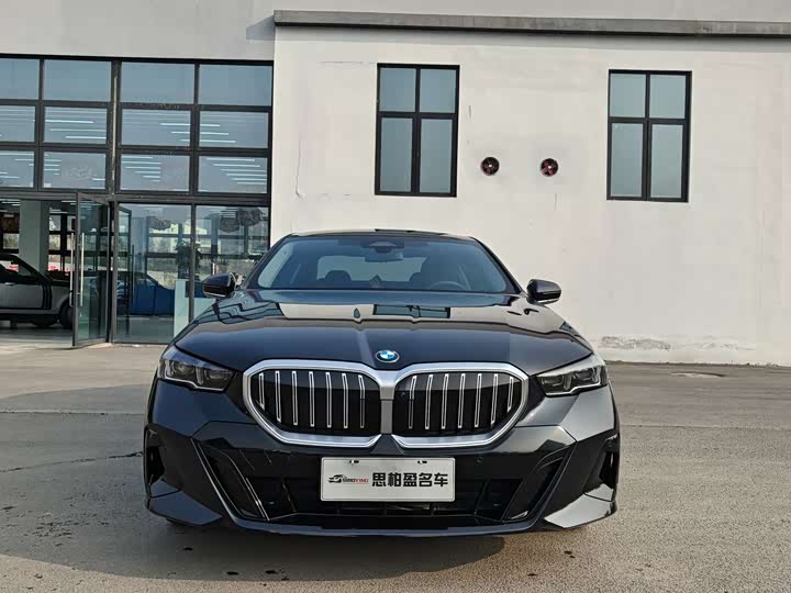 Фото 2 - BMW 5 Series