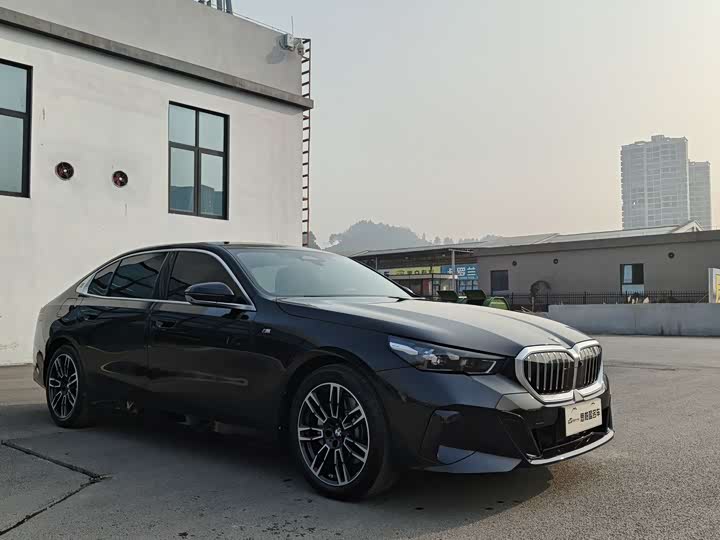 Фото 3 - BMW 5 Series