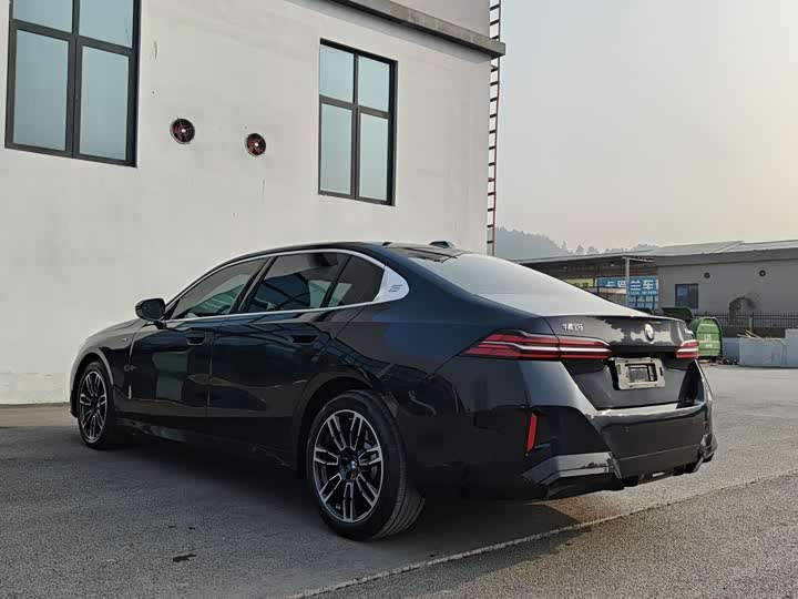 Фото 8 - BMW 5 Series