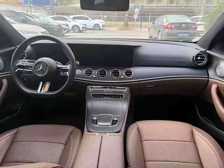 Photo 3 - Mercedes-Benz E-Class
