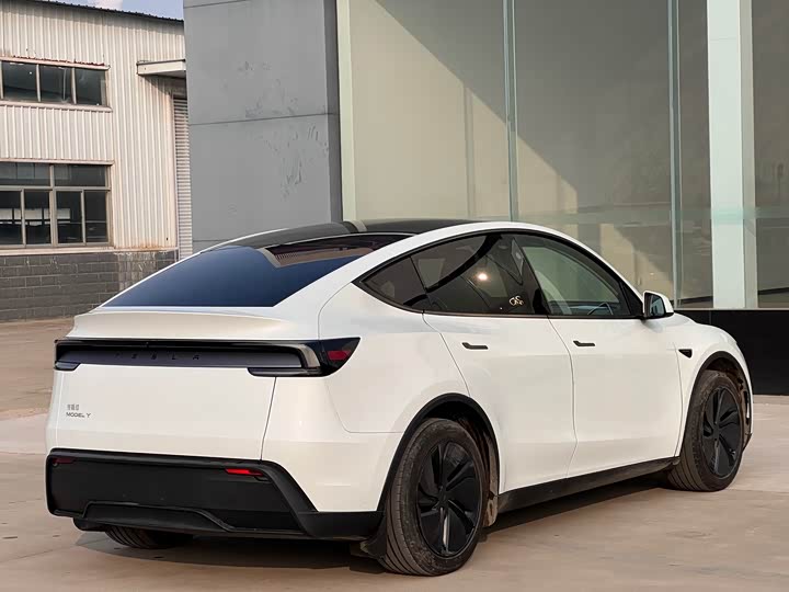 Фото 8 - Tesla Model Y