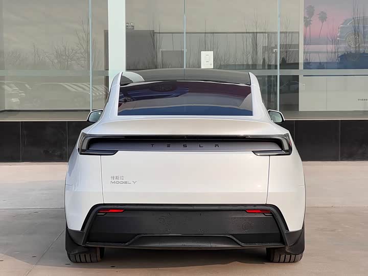 Фото 9 - Tesla Model Y