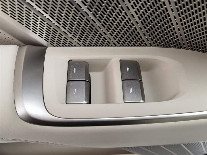 Фото 9 - Nio Onvo L90