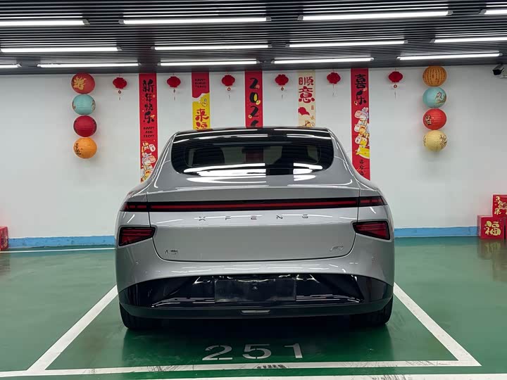 Фото 6 - XPeng P7