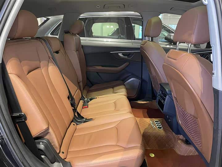 Фото 8 - Audi Q7