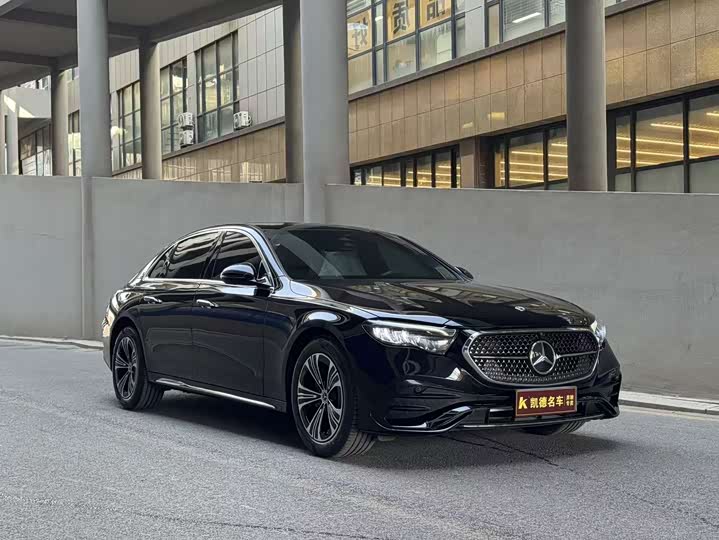 Photo 3 - Mercedes-Benz E-Class