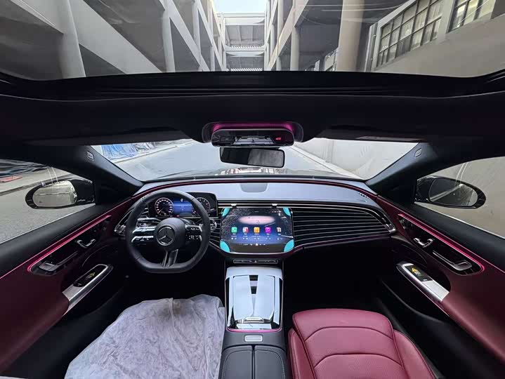 Photo 5 - Mercedes-Benz E-Class