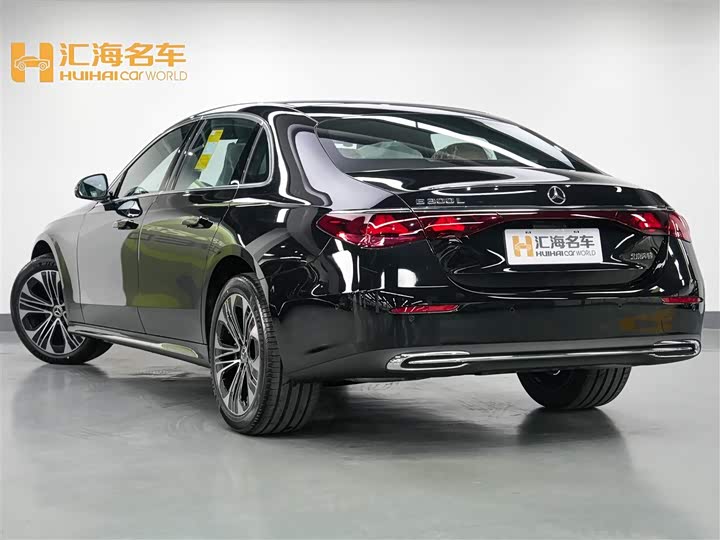 Фото 4 - Mercedes-Benz E-Class