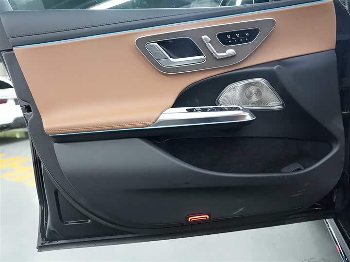 Фото 9 - Mercedes-Benz E-Class