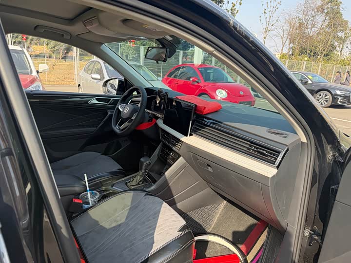 Фото 9 - Volkswagen Tiguan L Pro