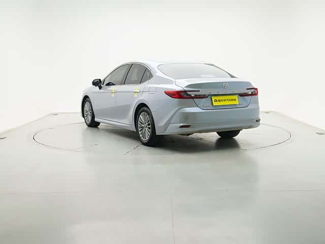 Фото 5 - Toyota Camry