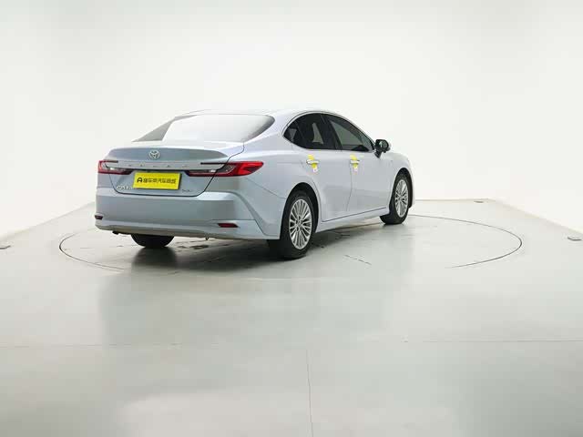 Фото 7 - Toyota Camry