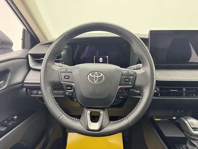 Фото 9 - Toyota Camry