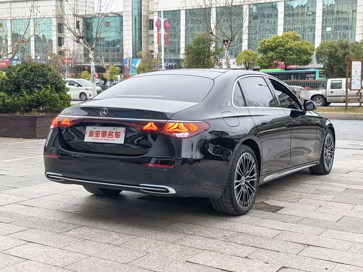 Фото 4 - Mercedes-Benz E-Class