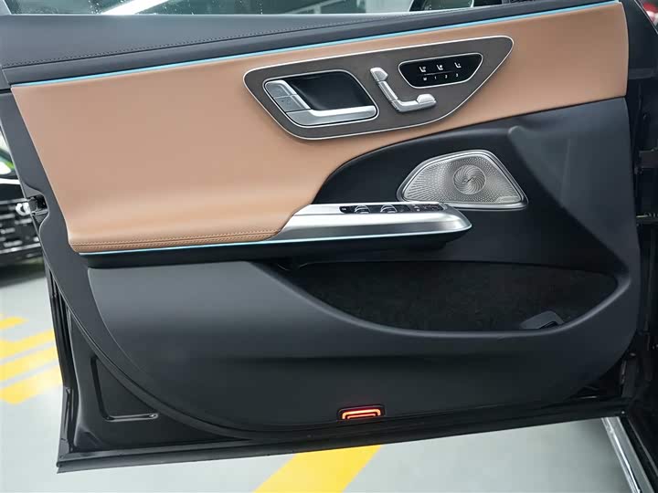 Фото 9 - Mercedes-Benz E-Class