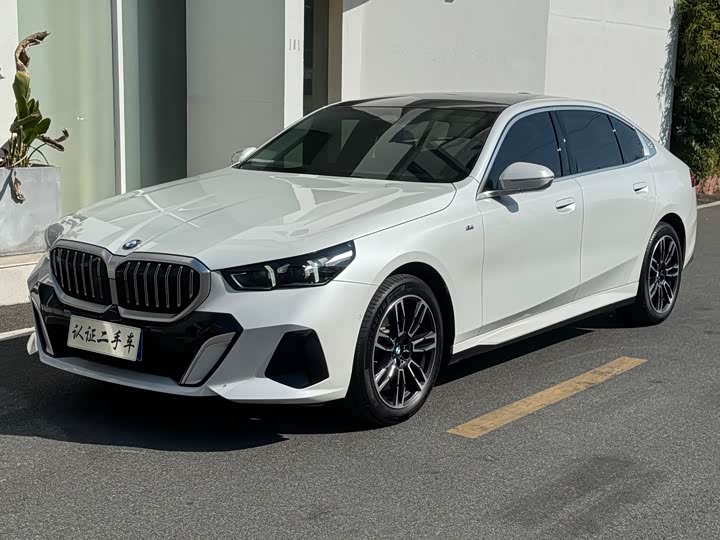 Фото 1 - BMW 5 Series