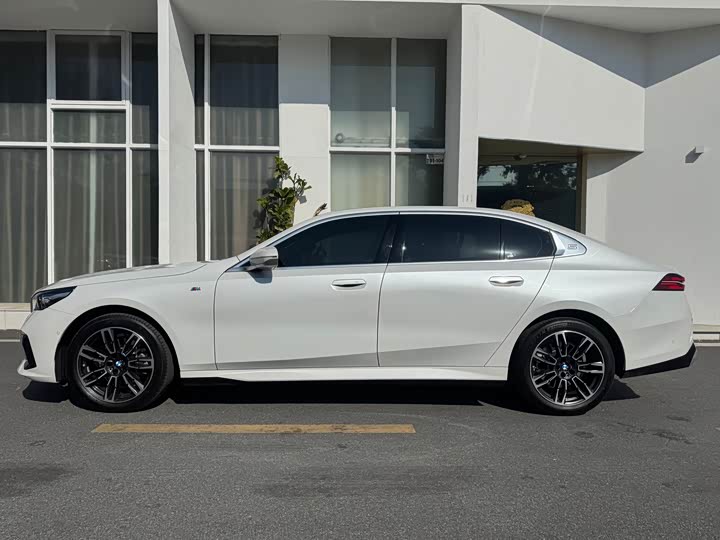 Фото 4 - BMW 5 Series