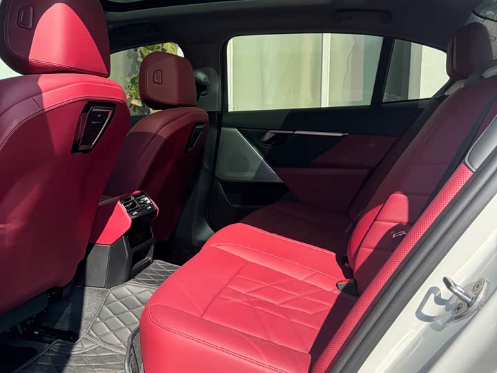 Фото 8 - BMW 5 Series