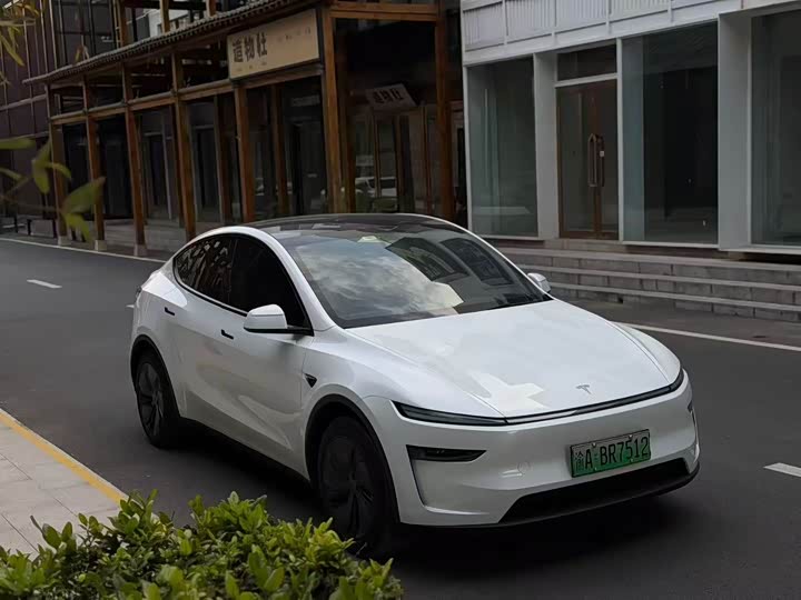 Фото 3 - Tesla Model Y