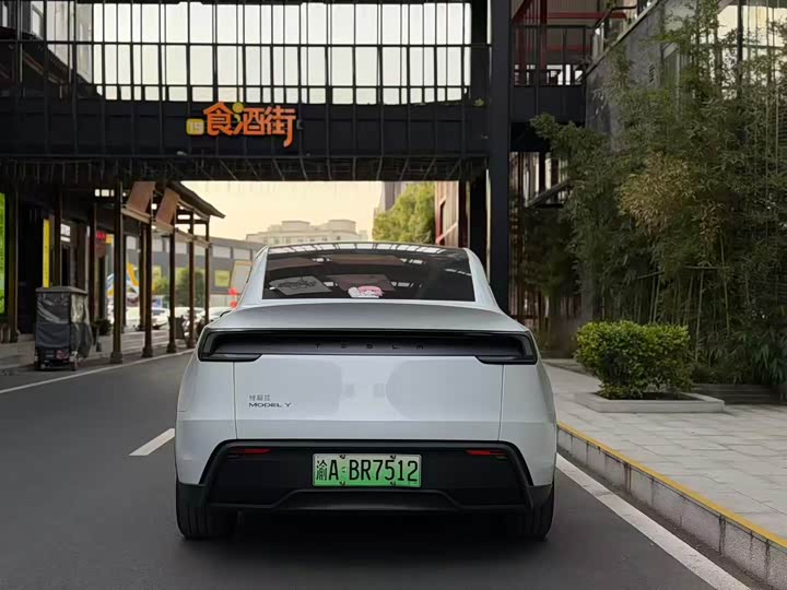 Фото 8 - Tesla Model Y