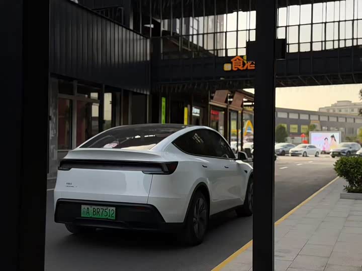 Фото 9 - Tesla Model Y