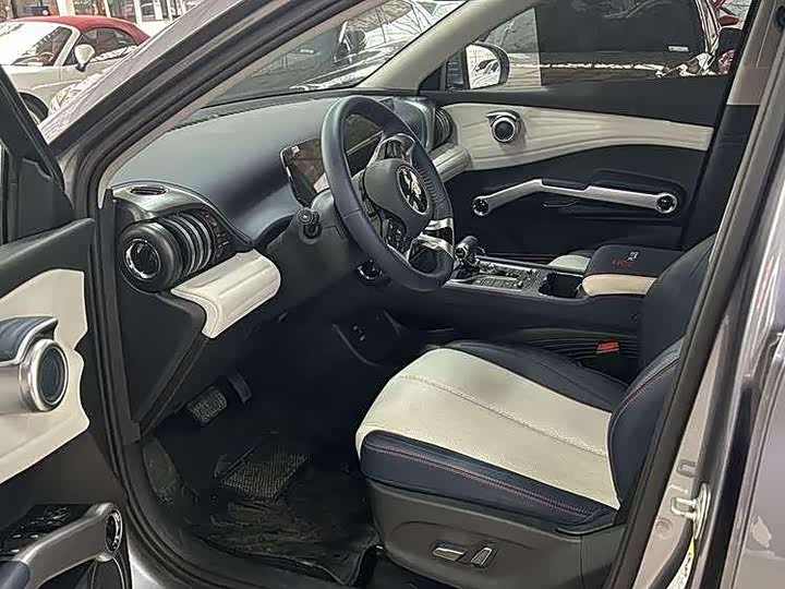 Фото 4 - BYD Yuan Plus