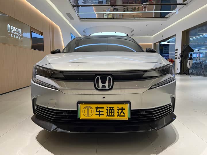 Фото 1 - Honda e:NP2