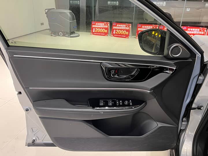 Фото 6 - Honda e:NP2