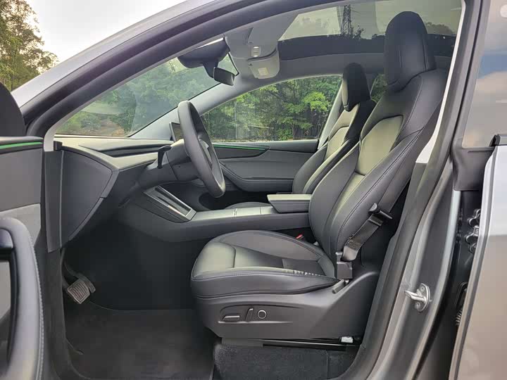Photo 9 - Tesla Model Y