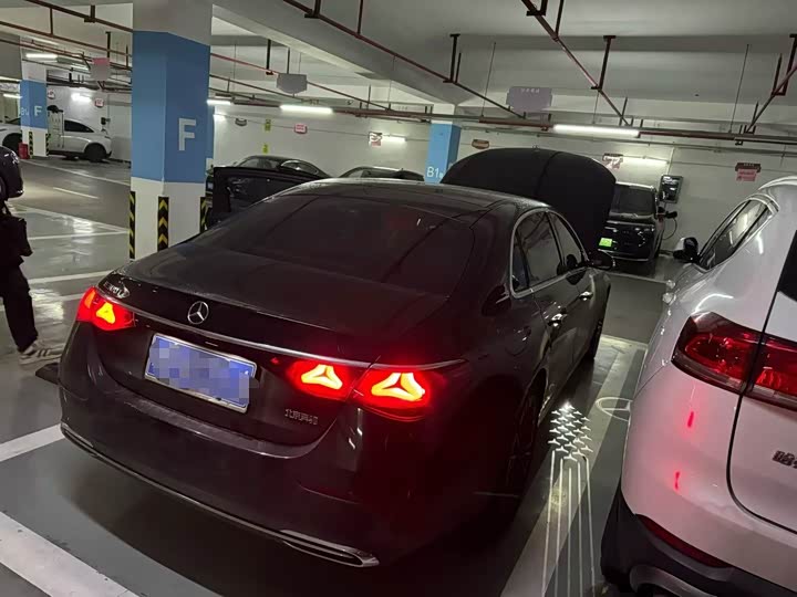 Фото 3 - Mercedes-Benz E-Class