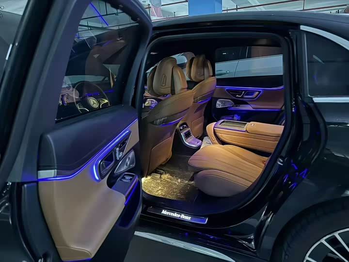 Фото 7 - Mercedes-Benz E-Class