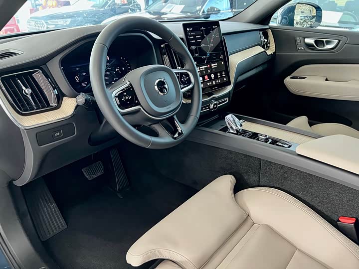 Фото 6 - Volvo XC60