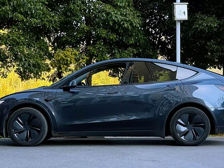 Photo 2 - Tesla Model Y