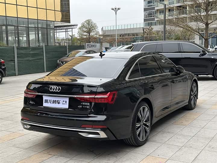 Фото 4 - Audi A6L