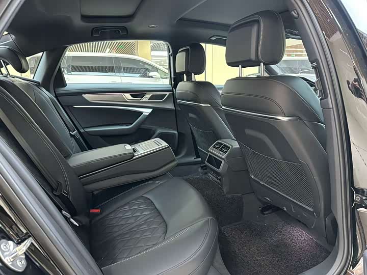 Фото 6 - Audi A6L