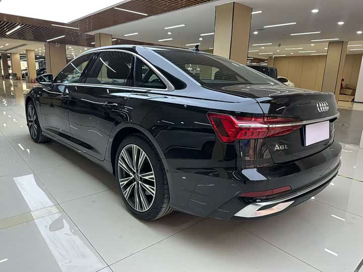 Фото 7 - Audi A6L