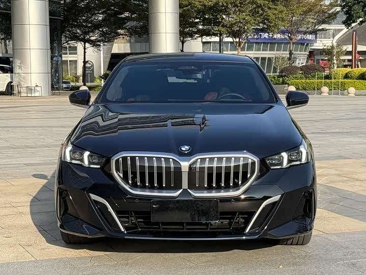 Фото 2 - BMW 5 Series